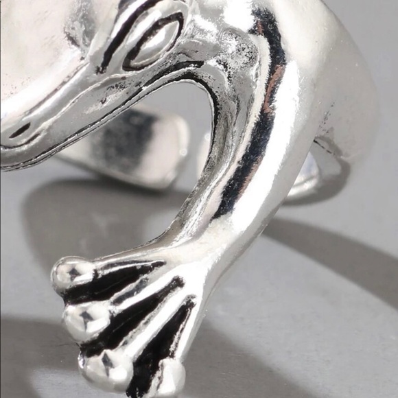 Very Cute Men and Women Frog Design Ring - Picture 3 of 7